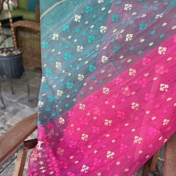 Brand new Dhakai Jamdani saree from Bangladesh. - Picture 1 of 2